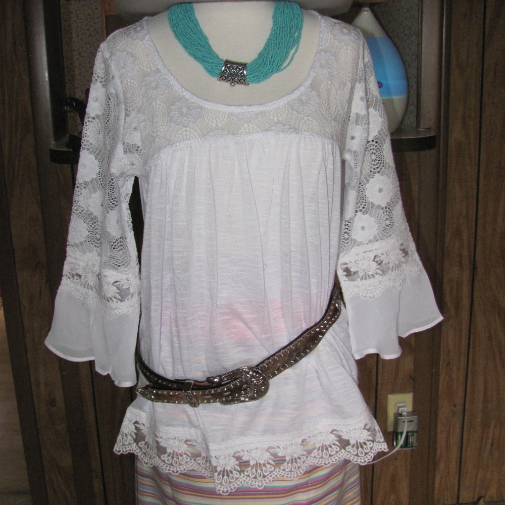 Roper  Ladies White Lace Shirt  Bell Sleeves Scoop